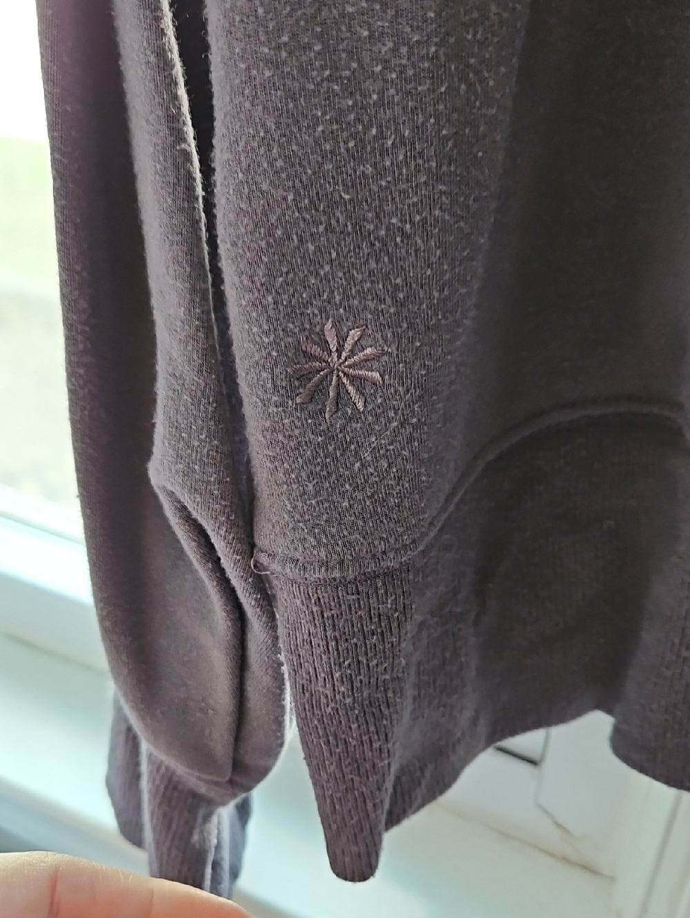 Athleta Muted purple Seasoft v-neck sweatshirt large - Picture 5 of 5